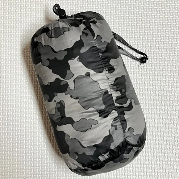 Packable kid’s down jacket - Picture 1 of 6